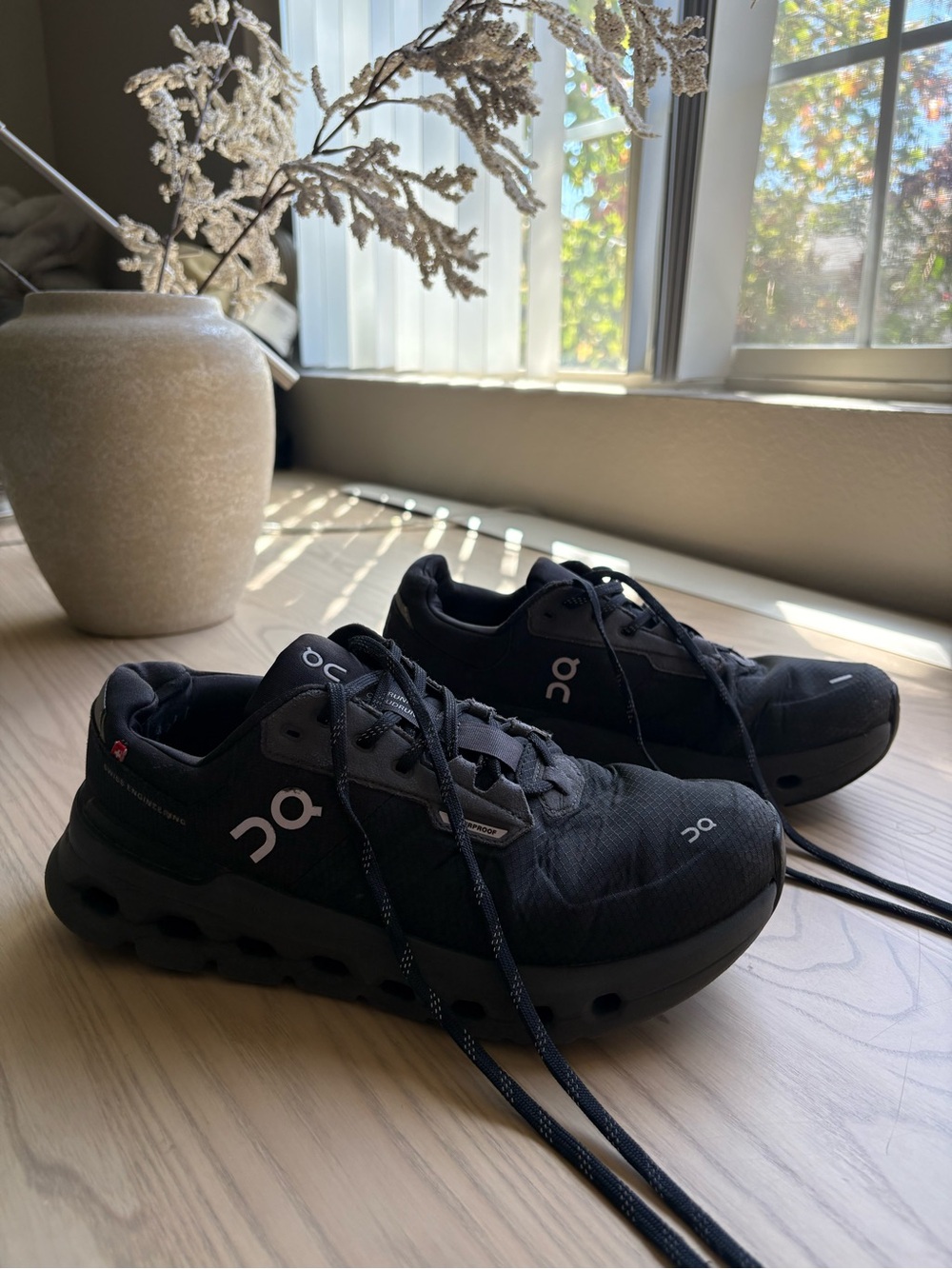 On cloudrunner 2 waterproof sneakers
